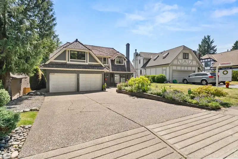 366 BALFOUR DRIVE - photo 2 of 35