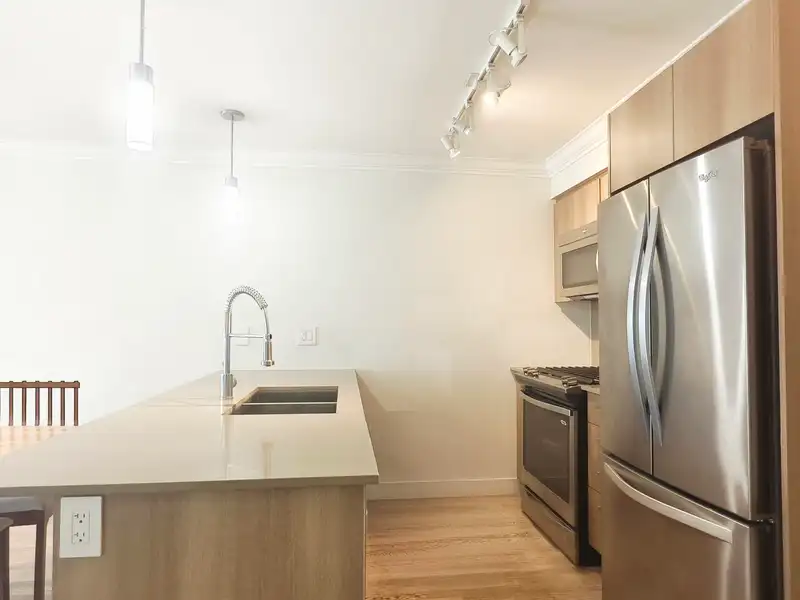 209 7058 14TH AVENUE - photo 3 of 18