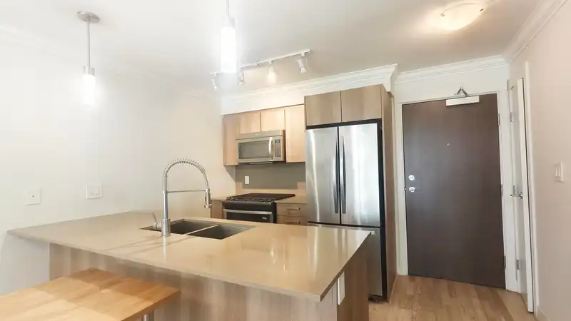 209 7058 14TH AVENUE - photo 4 of 18