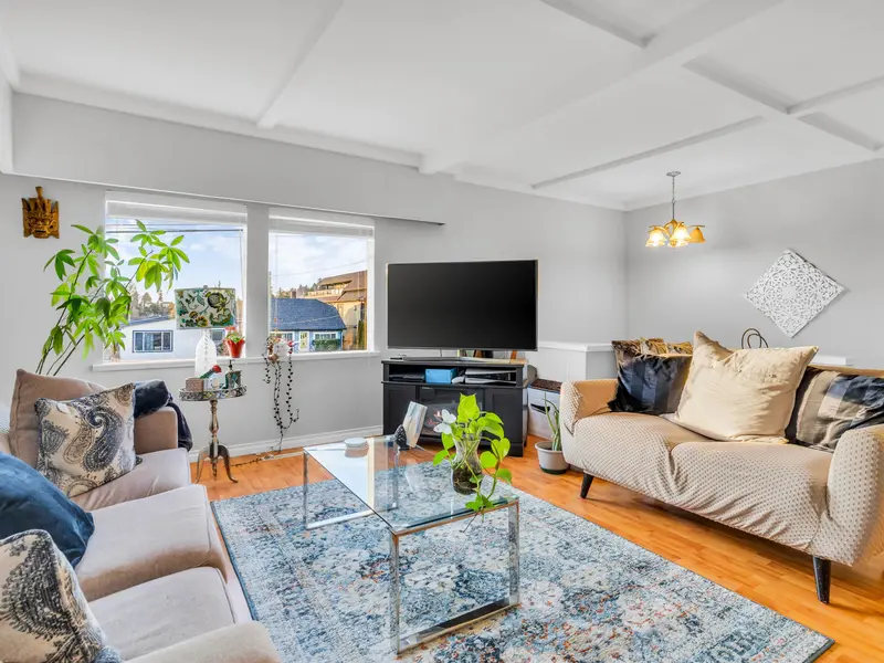 852 STEVENS STREET - photo 3 of 25