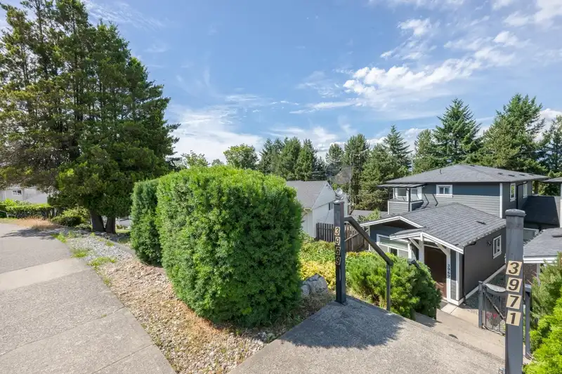 3969 NITHSDALE STREET - photo 3 of 34