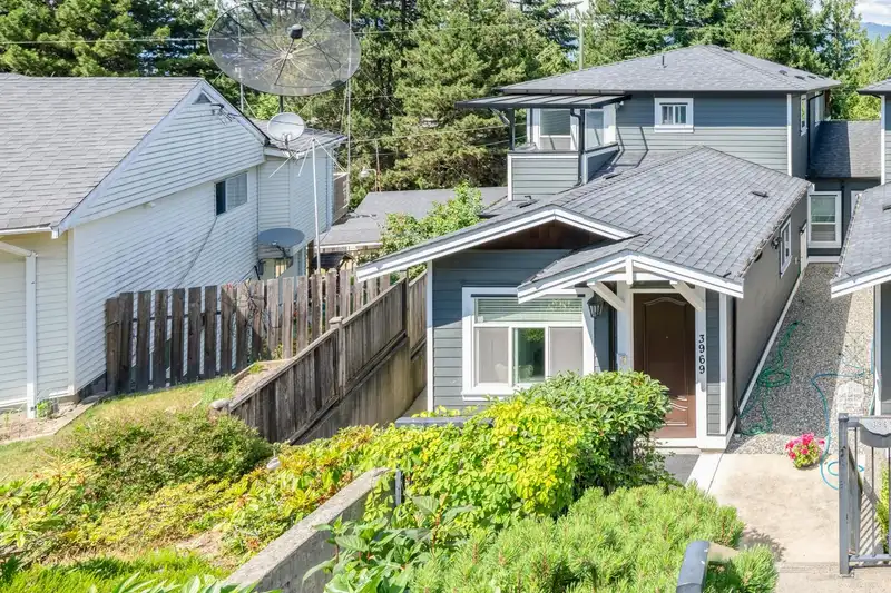 3969 NITHSDALE STREET - photo 4 of 34