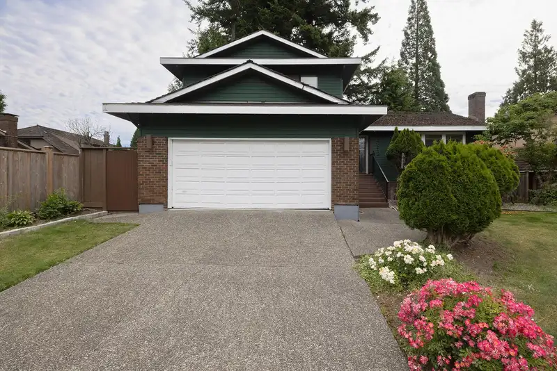 11612 SUMMIT CRESCENT - photo 1 of 31