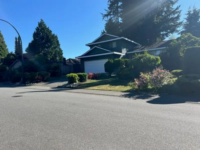 11612 SUMMIT CRESCENT - photo 2 of 31