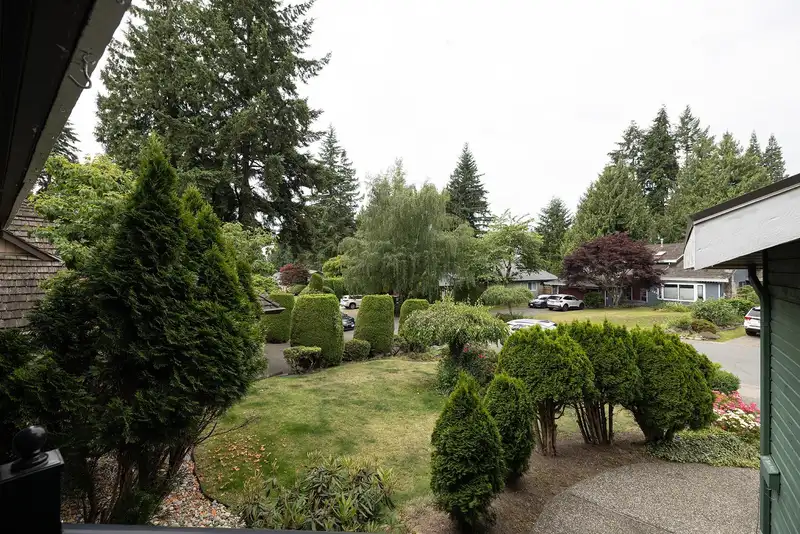 11612 SUMMIT CRESCENT - photo 4 of 31
