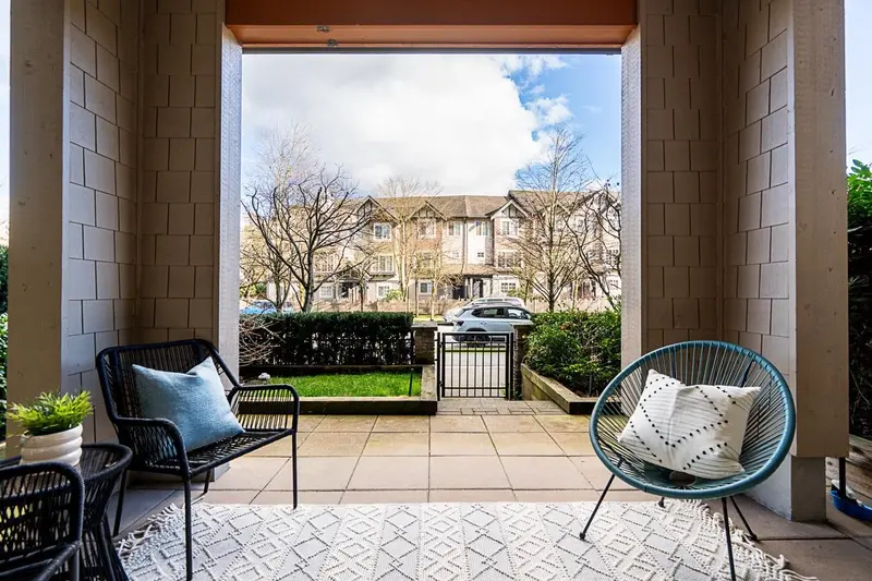 210 3399 NOEL DRIVE - photo 1 of 25