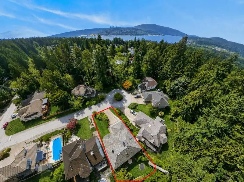 3 CHEVALIER COURT - photo 4 of 37