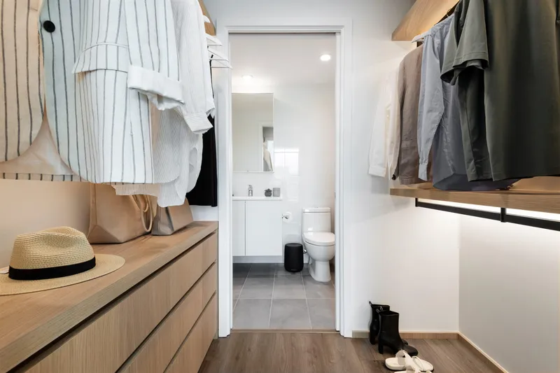 2405 3888 EVERGREEN PLACE - photo 4 of 11