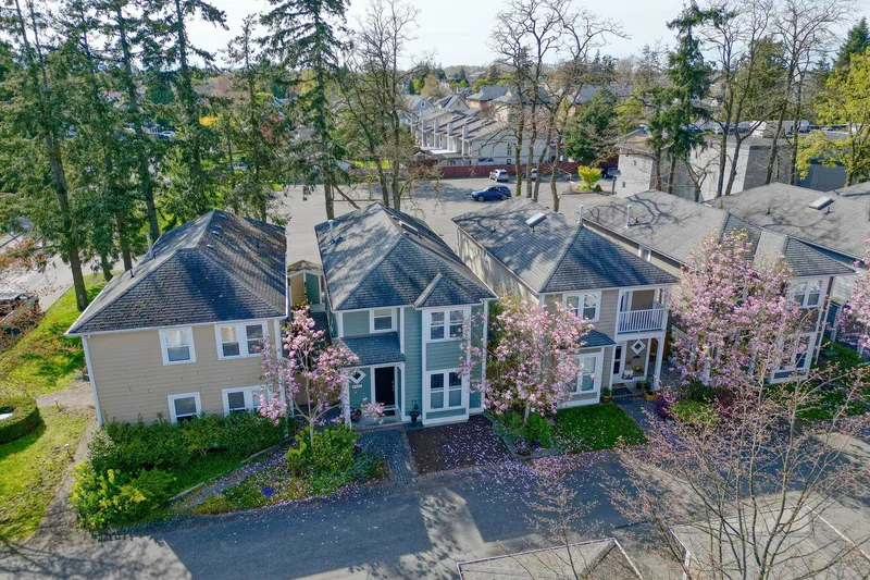 5681 47A AVENUE - photo 2 of 25