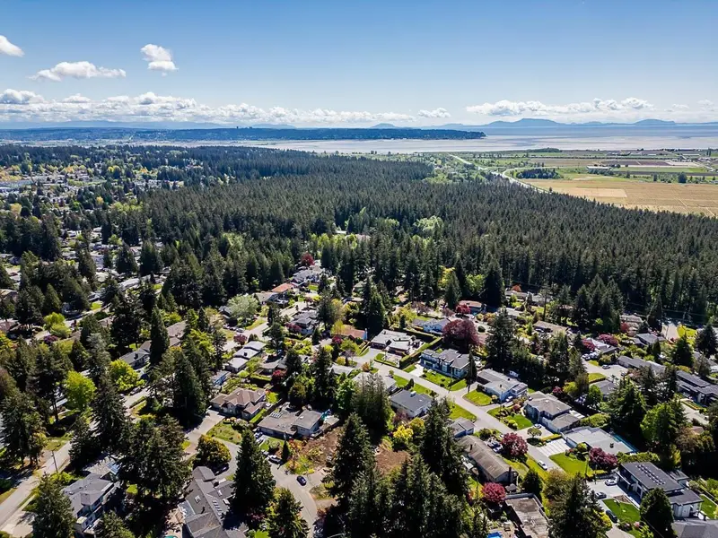 6571 LAMBERT CRESCENT - photo 4 of 12