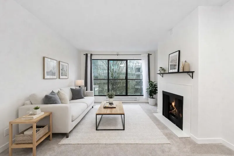 317 13364 102 AVENUE - photo 1 of 25