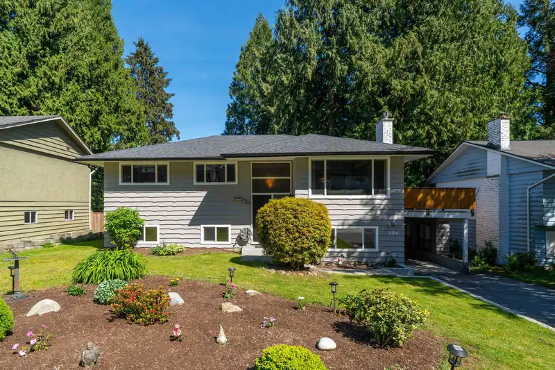 924 GARROW DRIVE - photo 1 of 39