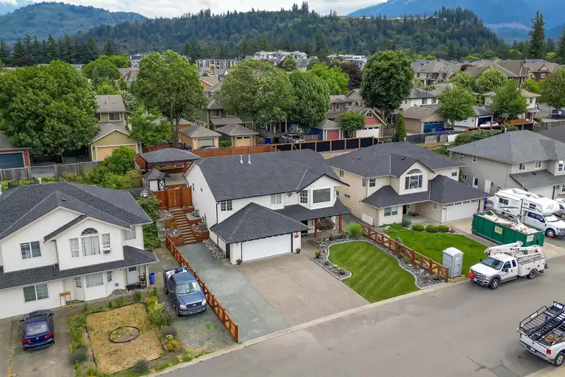 5730 KATHLEEN DRIVE - photo 3 of 39