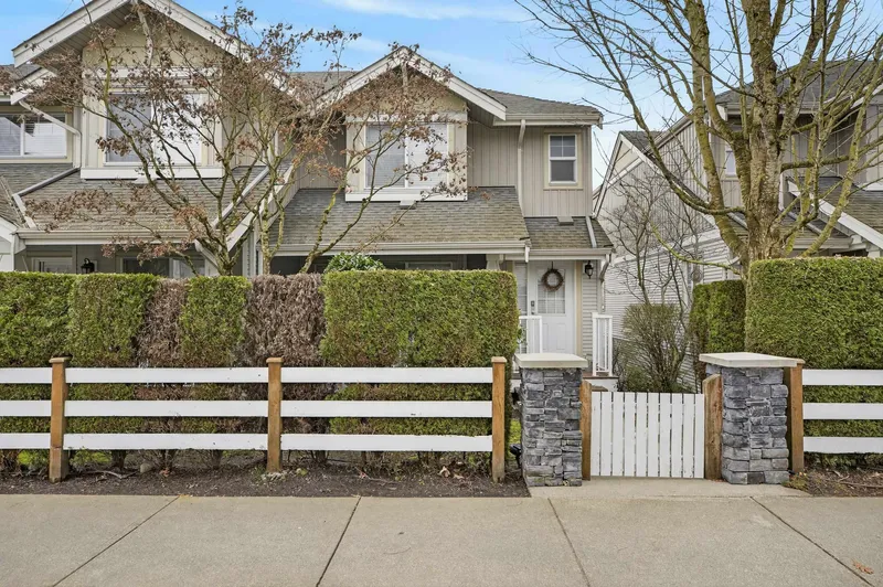 13 6568 193B STREET - photo 1 of 25