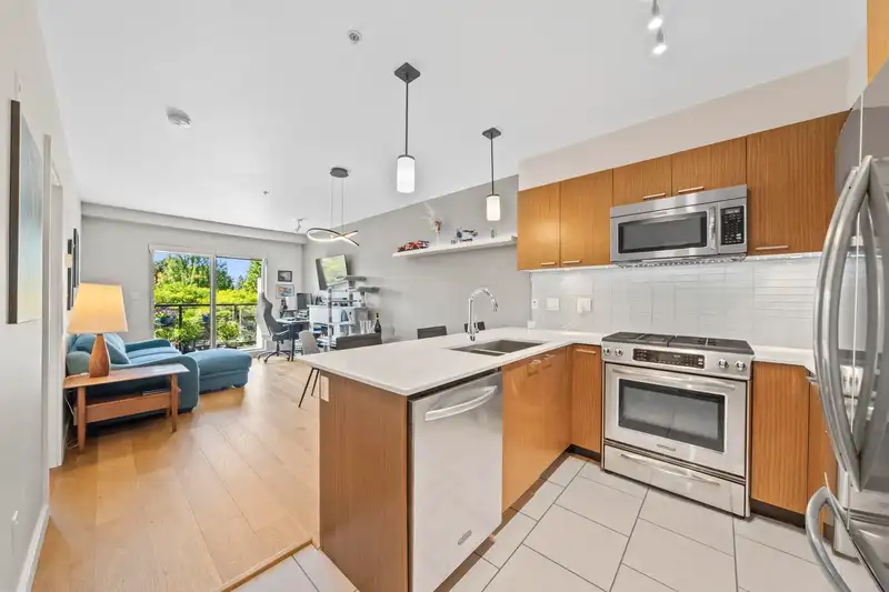 324 1330 MARINE DRIVE - photo 4 of 25