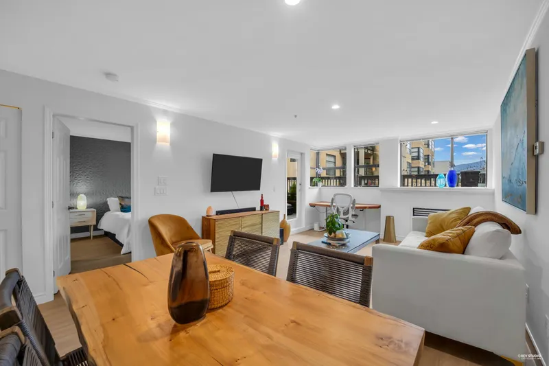 207 305 LONSDALE AVENUE - photo 2 of 25