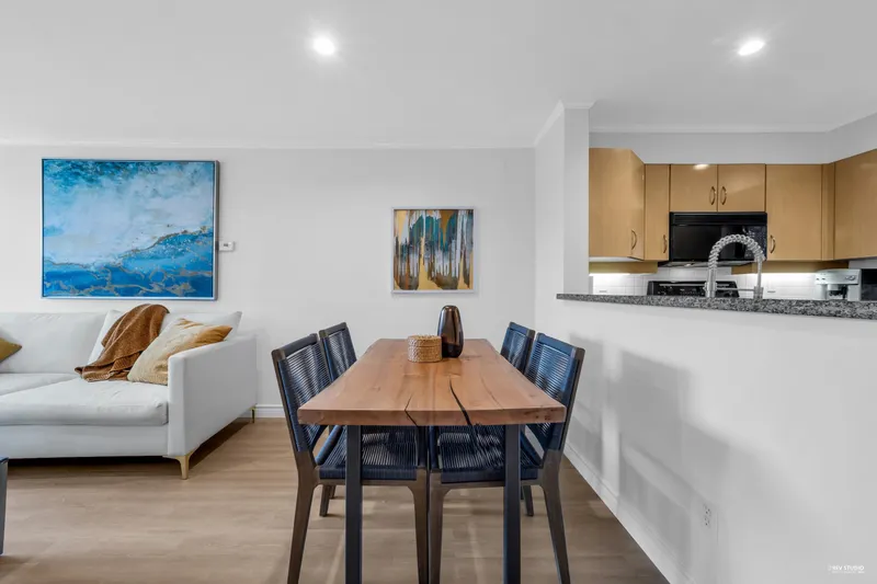 207 305 LONSDALE AVENUE - photo 3 of 25