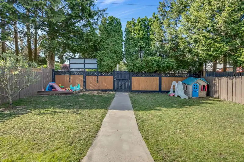 21516 DEWDNEY TRUNK ROAD - photo 4 of 36