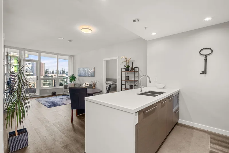 606 5628 BIRNEY AVENUE - photo 1 of 25