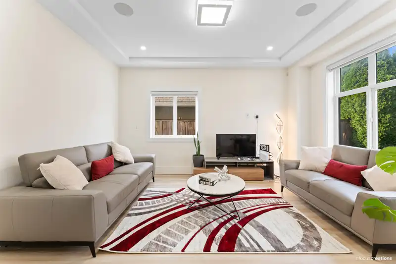 11088 84 AVENUE - photo 3 of 35