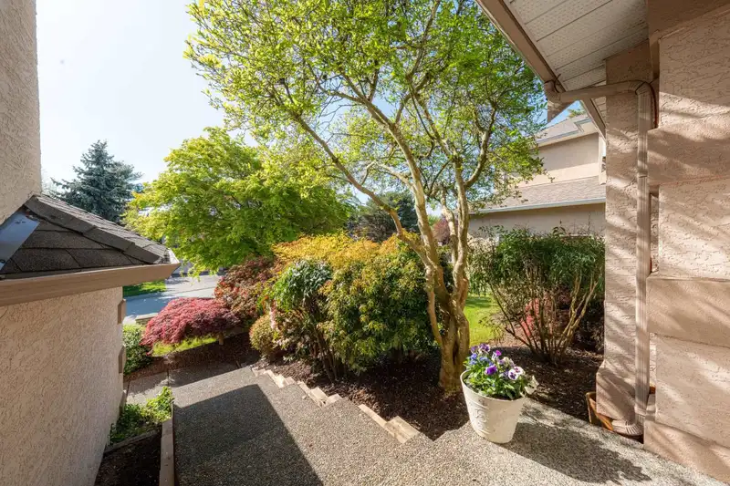 8030 153A STREET - photo 4 of 40