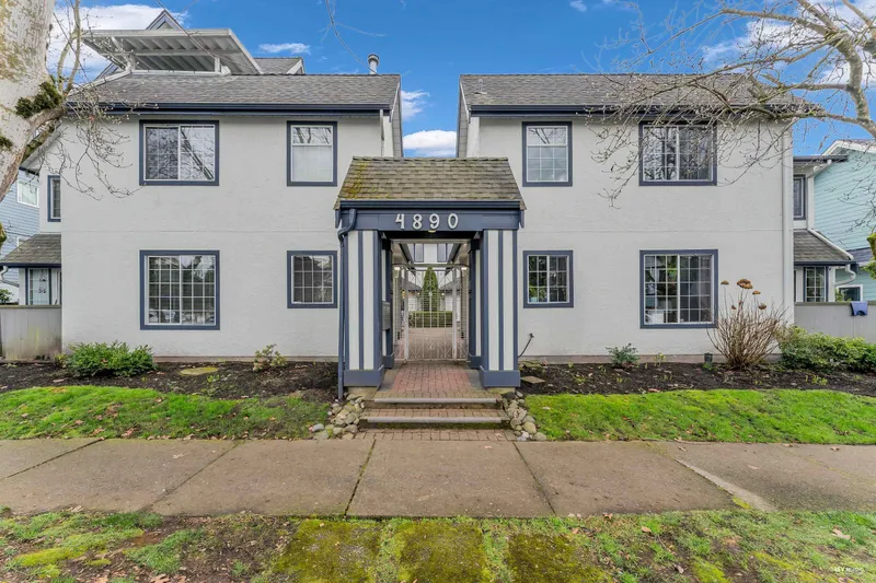 8 4890 48 AVENUE - photo 1 of 25