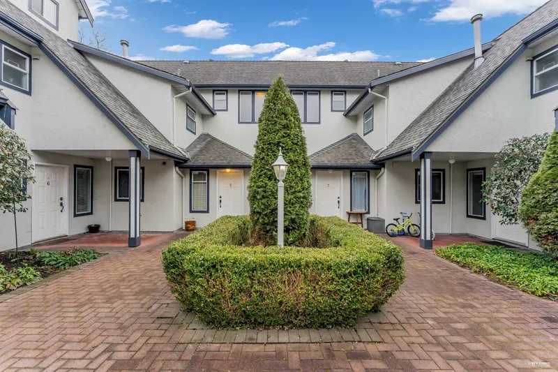 8 4890 48 AVENUE - photo 3 of 25