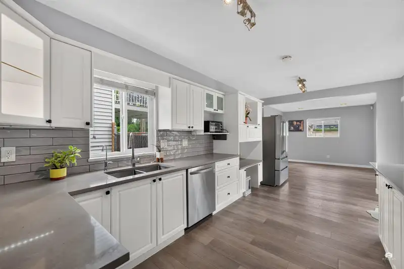 2550 RAVEN COURT - photo 3 of 40