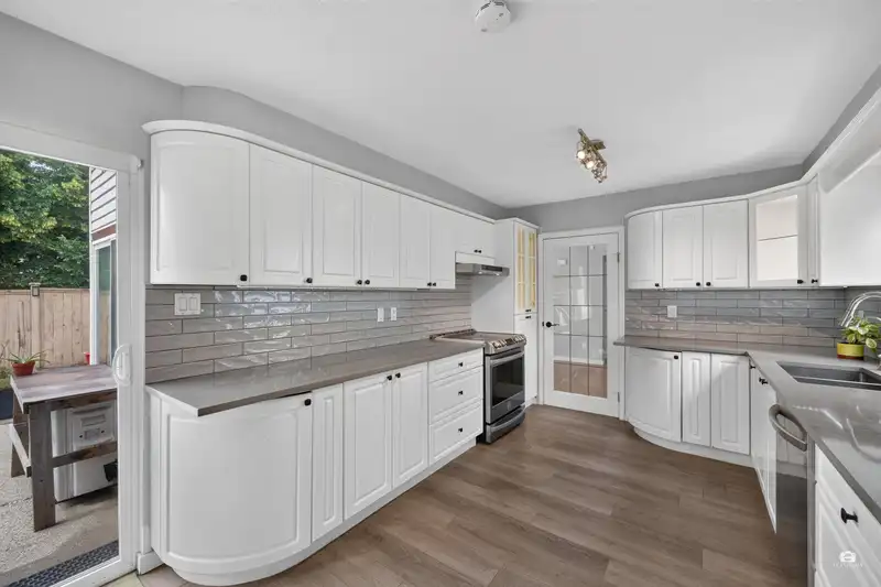 2550 RAVEN COURT - photo 4 of 40