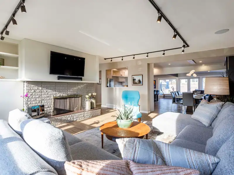 815 MASSEY STREET - photo 3 of 37