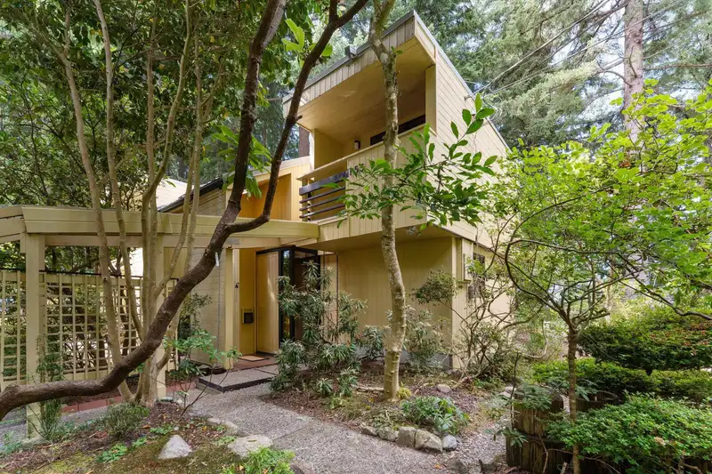 155 HIGHVIEW PLACE - photo 1 of 40