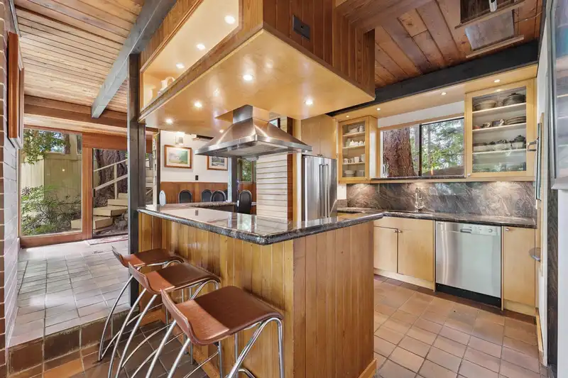 155 HIGHVIEW PLACE - photo 4 of 40