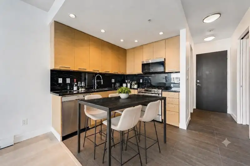 408 2528 MAPLE STREET - photo 3 of 24