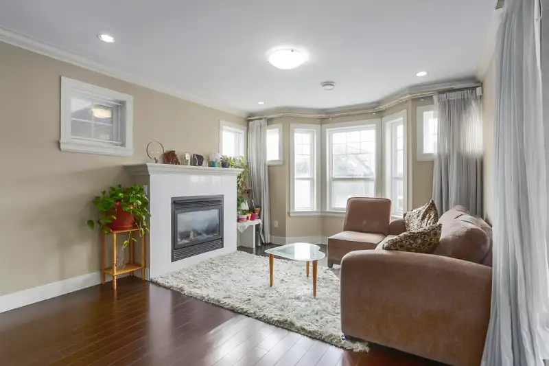 213 HUME STREET - photo 2 of 31