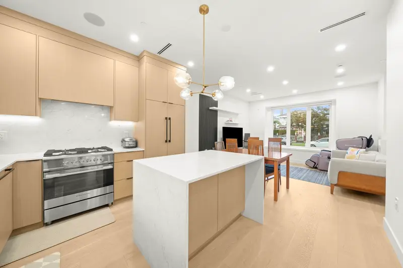 552 E 58TH AVENUE - photo 1 of 25