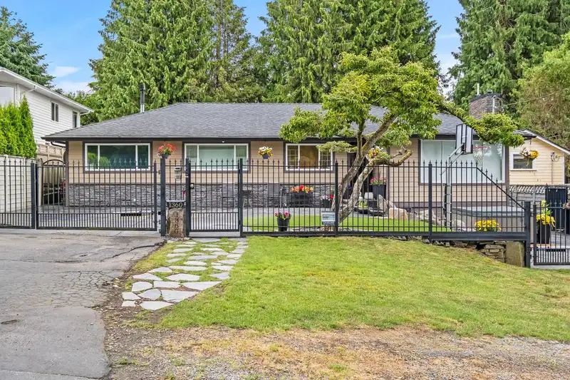 1360 EVERALL STREET - photo 1 of 13