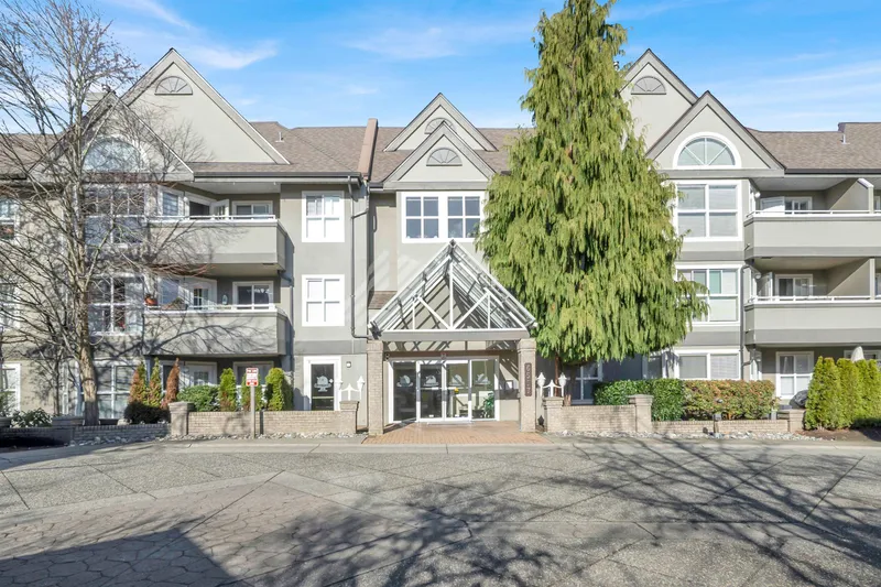 212 6557 121 STREET - photo 1 of 25