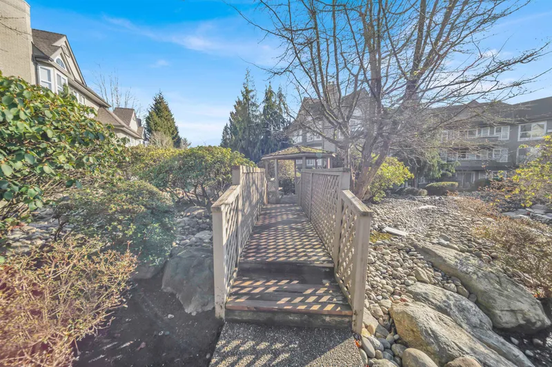 212 6557 121 STREET - photo 2 of 25