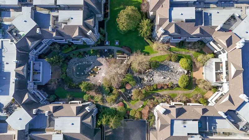 212 6557 121 STREET - photo 4 of 25