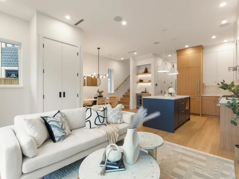 1 3919 W 18TH AVENUE - photo 4 of 25