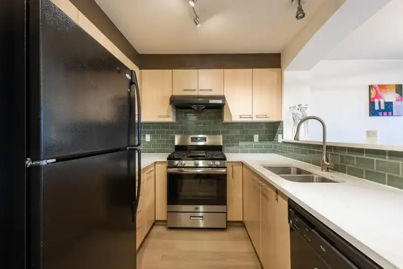1108 5133 GARDEN CITY ROAD - photo 4 of 23