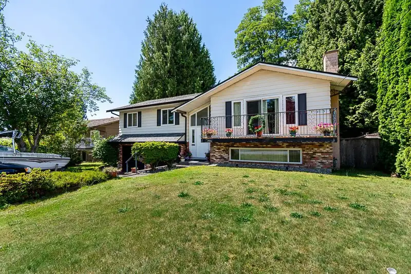 7695 115A STREET - photo 2 of 32