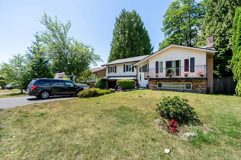 7695 115A STREET - photo 4 of 32
