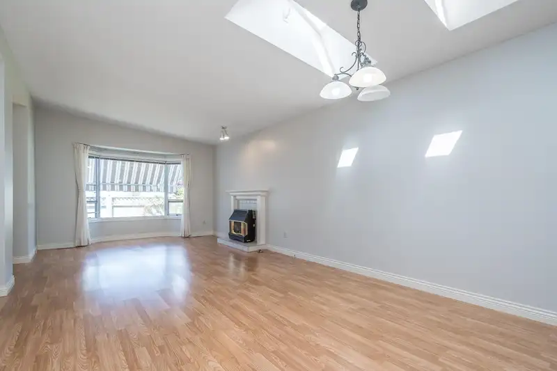 56 1400 164 STREET - photo 3 of 28