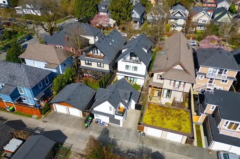 1026 E 13TH AVENUE - photo 4 of 40