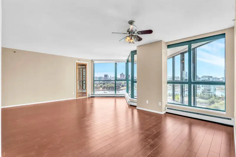1802 289 DRAKE STREET - photo 3 of 19