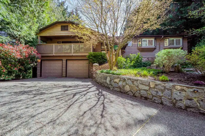 4710 MEADFEILD ROAD - photo 1 of 31