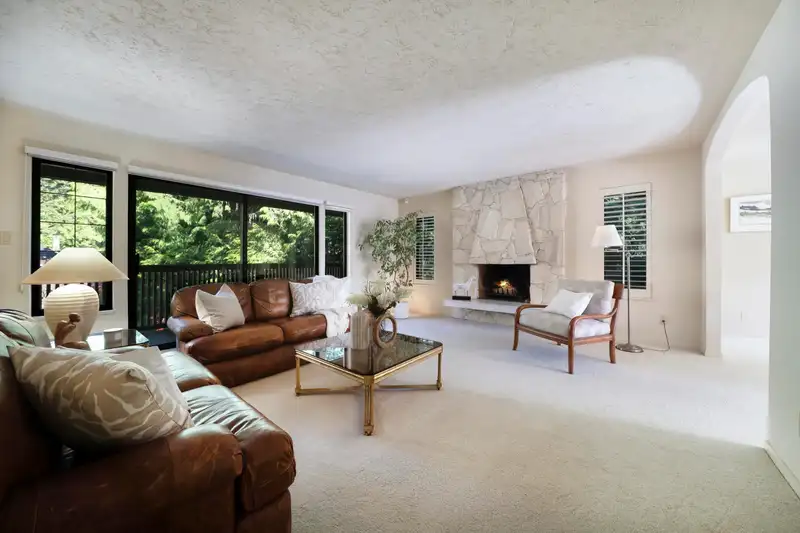 4710 MEADFEILD ROAD - photo 3 of 31