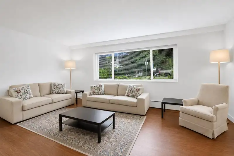 1 1420 CHESTERFIELD AVENUE - photo 1 of 16
