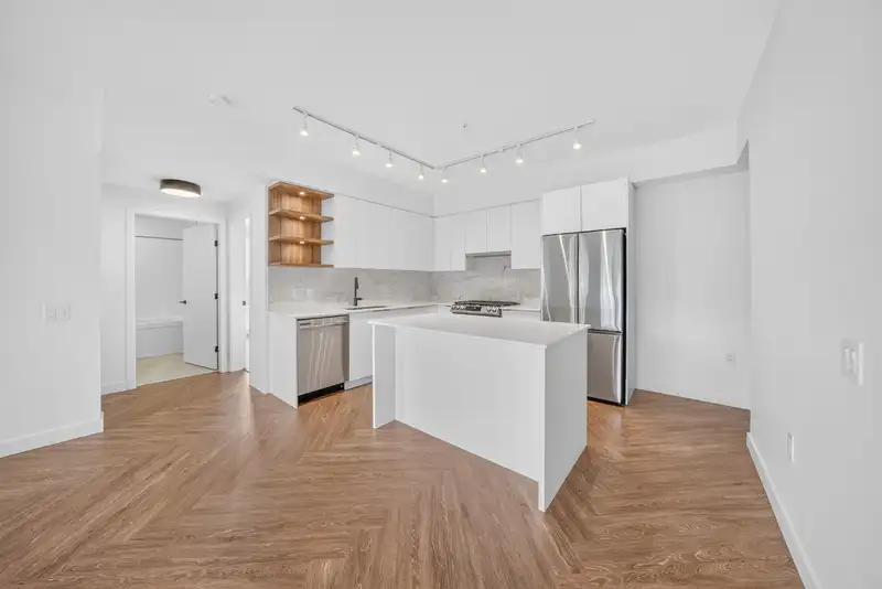 506 3229 ST JOHNS STREET - photo 4 of 21